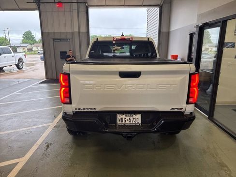 Used 2024 Chevrolet Colorado ZR2 w/ Technology Package AWD/4WD image 9