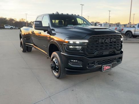 Used 2025 RAM 3500 Limited image 2