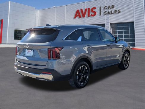 Used 2024 Kia Sorento S image 6