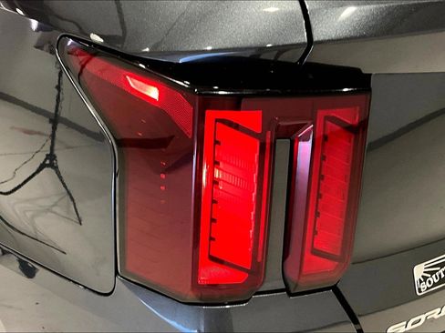 Used 2024 Kia Sorento S image 22