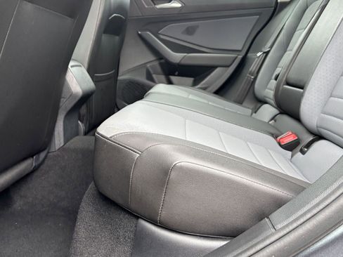 Used 2025 Volkswagen Jetta SE image 25