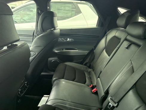 Used 2024 Genesis GV70 2.5T AWD/4WD image 16