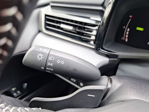 Used 2025 Toyota Camry SE image 22