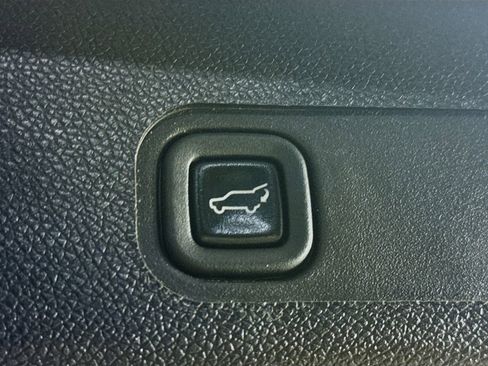 Used 2013 GMC Yukon Denali image 31