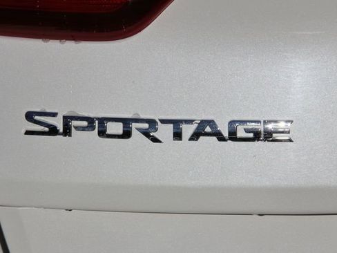 Used 2020 Kia Sportage S image 10