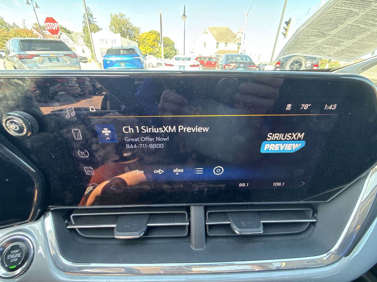 Certified 2024 Chevrolet Trax LT w/ Sunroof Package FWD image 13