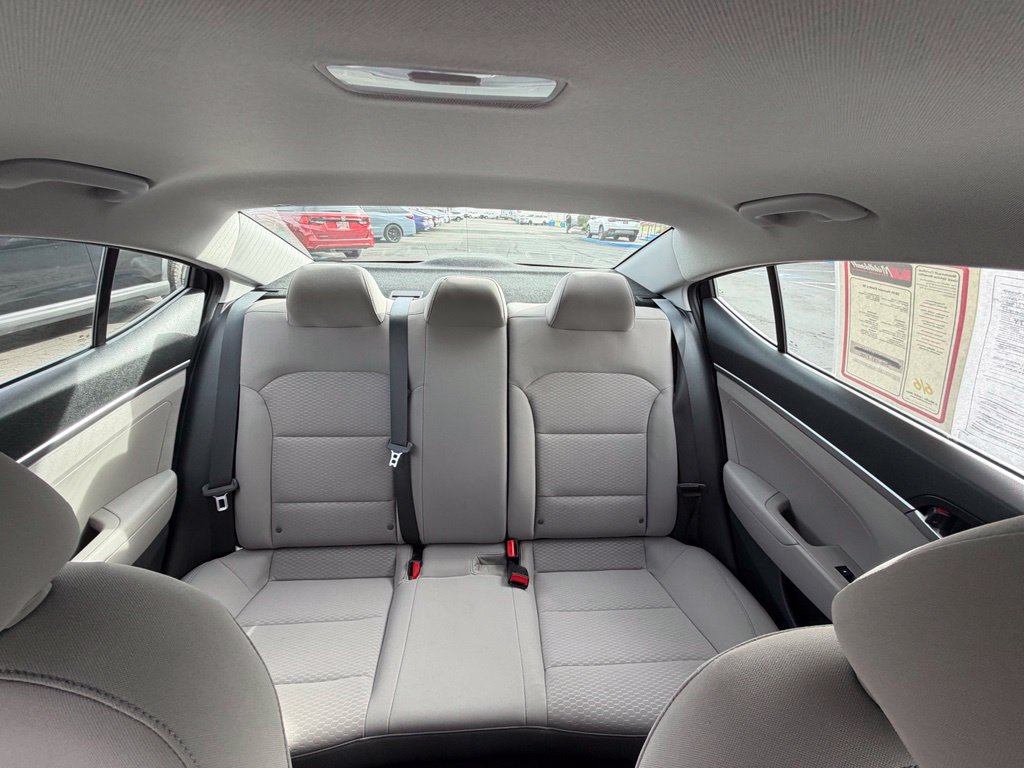 Used 2020 Hyundai Elantra SE FWD image 12