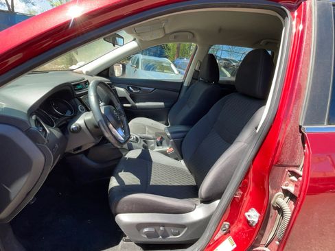 Used 2018 Nissan Rogue SV image 12