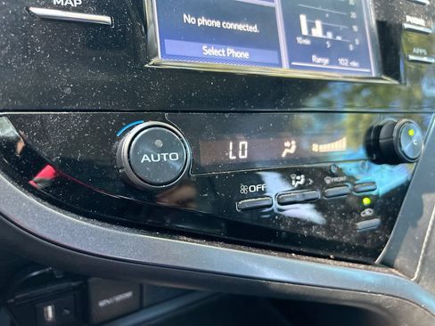 Used 2019 Toyota Camry SE FWD image 23
