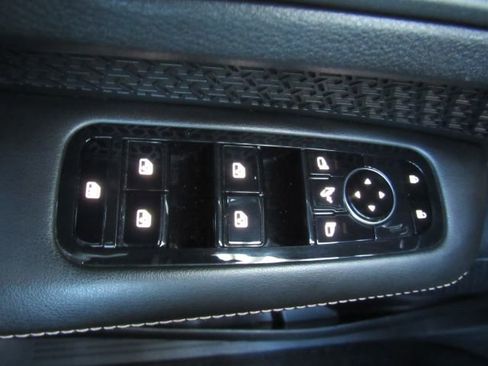 Used 2023 Nissan Ariya FWD image 30