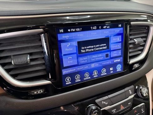 Used 2017 Chrysler Pacifica Touring-L w/ Tire & Wheel Group image 24