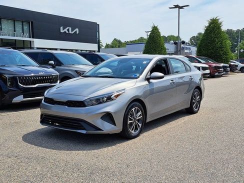 Used 2024 Kia Forte LXS FWD image 2