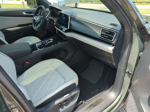 Used 2026 Volkswagen Atlas Cross Sport SEL Premium R-Line AWD/4WD image 37