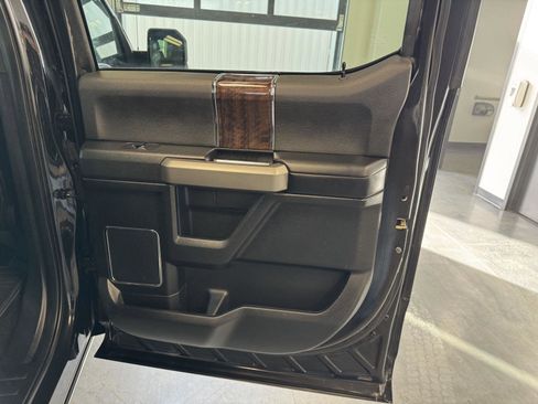 Used 2015 Ford F150 Platinum w/ Equipment Group 701A Luxury image 42