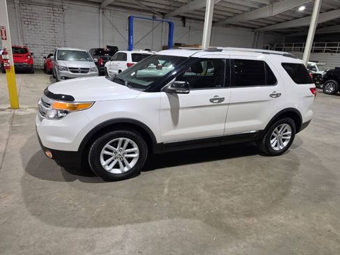 Used 2013 Ford Explorer XLT AWD/4WD image 3