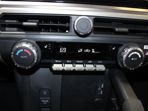 Used 2025 Toyota Tacoma TRD Off-Road AWD/4WD image 22