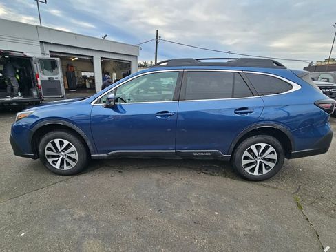 Used 2020 Subaru Outback Premium image 5