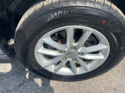 Used 2019 Dodge Grand Caravan SXT image 5