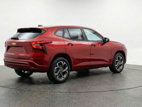 Used 2025 Chevrolet Trax LT FWD image 9