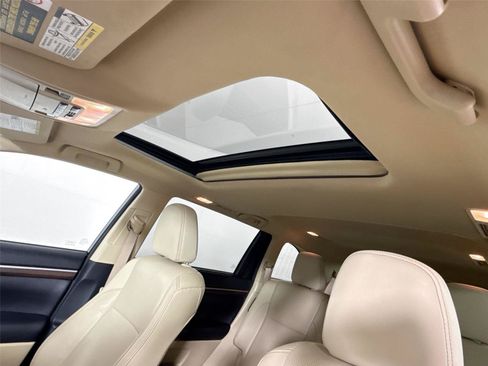 Used 2016 Toyota Highlander Limited FWD image 6