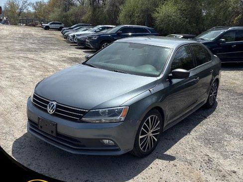 Used 2016 Volkswagen Jetta Sport FWD image 3