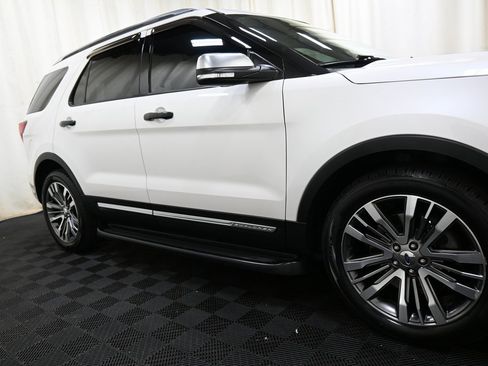 Used 2018 Ford Explorer Platinum image 16