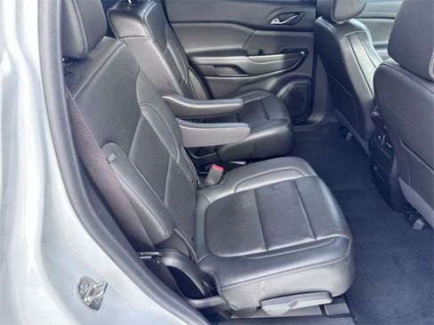 Used 2023 GMC Acadia SLT image 27