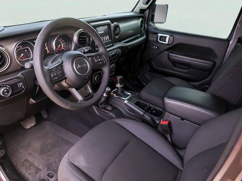 Used 2023 Jeep Gladiator Willys image 13