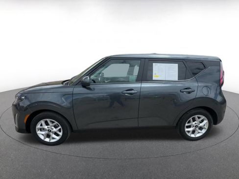Used 2025 Kia Soul LX w/ LX Technology Package FWD image 9