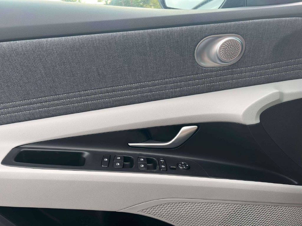 New 2026 Hyundai Elantra SEL Sport FWD image 13