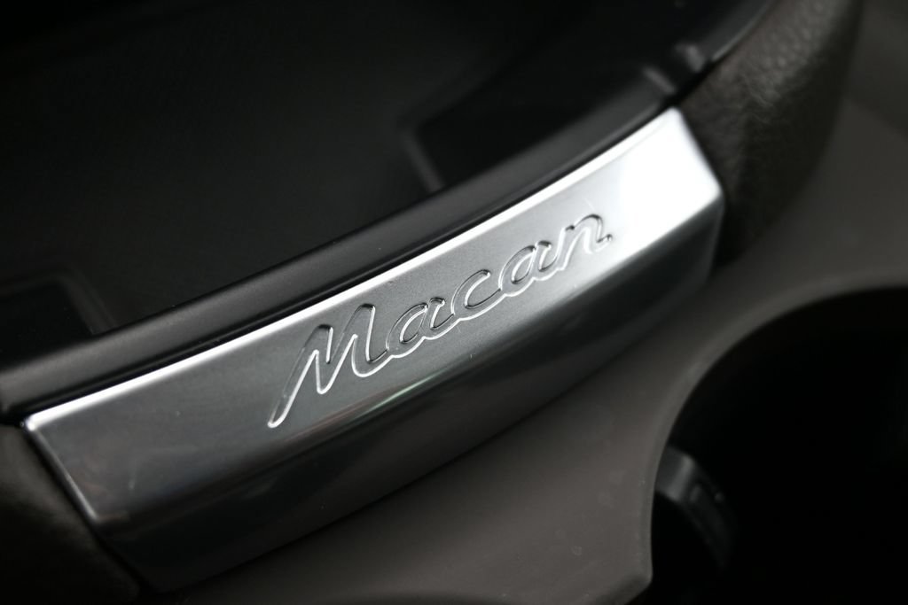 Used 2023 Porsche Macan AWD/4WD image 18