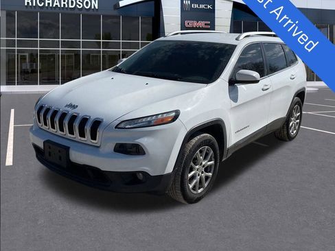 Used 2018 Jeep Cherokee Latitude Plus w/ Cold Weather Group image 1