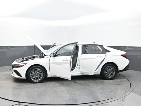 Used 2024 Hyundai Elantra SEL image 62