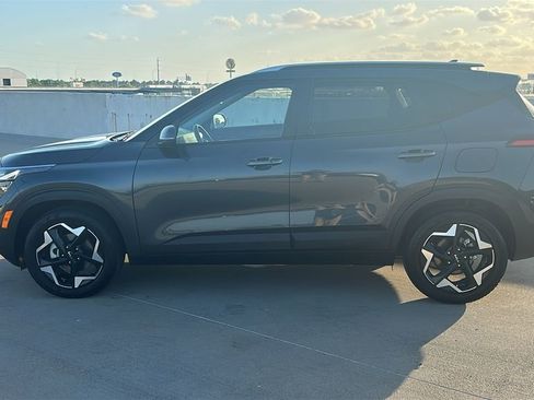 Used 2025 Kia Seltos S FWD image 9