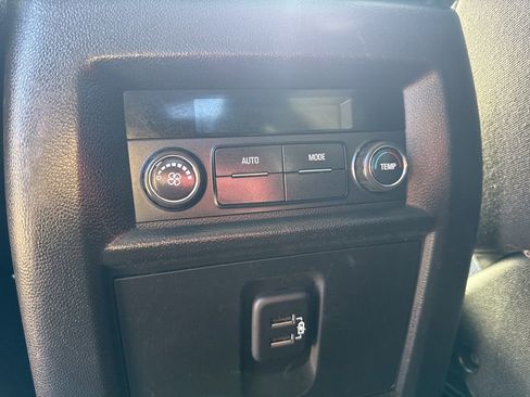 Used 2021 Chevrolet Traverse LT image 21