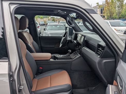 Used 2024 Lexus GX 550 image 11