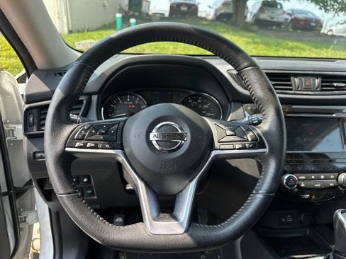 Used 2020 Nissan Rogue SV FWD image 14