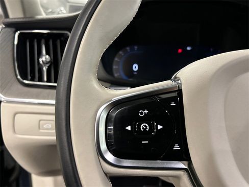 Certified 2023 Volvo XC60 B5 Ultimate w/ Climate Package image 13