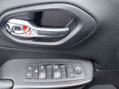 Used 2020 Jeep Cherokee Trailhawk w/ Comfort/Convenience Group image 17