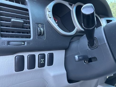 Used 2004 Toyota 4Runner SR5 image 9