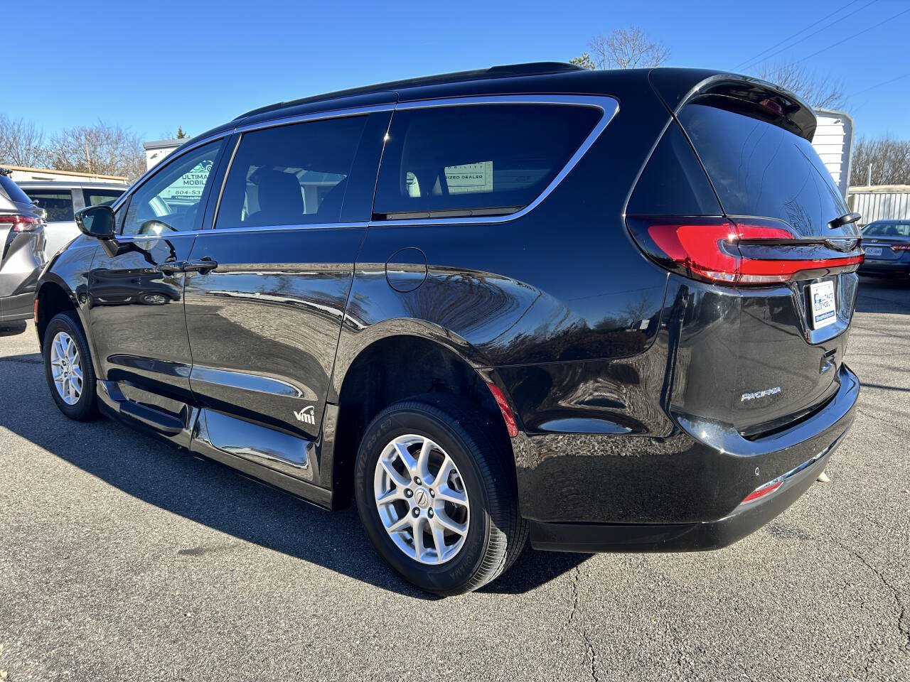 Used 2022 Chrysler Pacifica Touring-L FWD image 9
