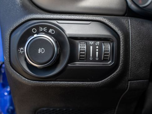 Used 2018 Jeep Wrangler Unlimited Sport image 28