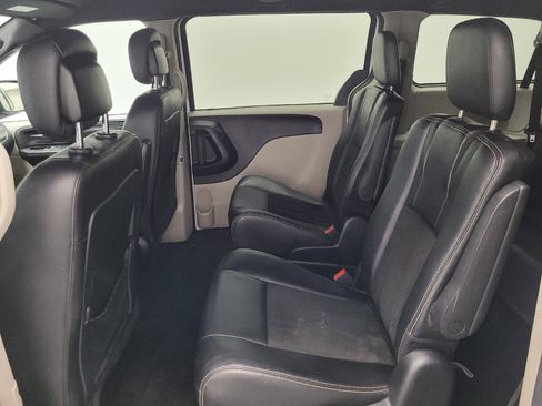 Used 2018 Dodge Grand Caravan SXT image 18