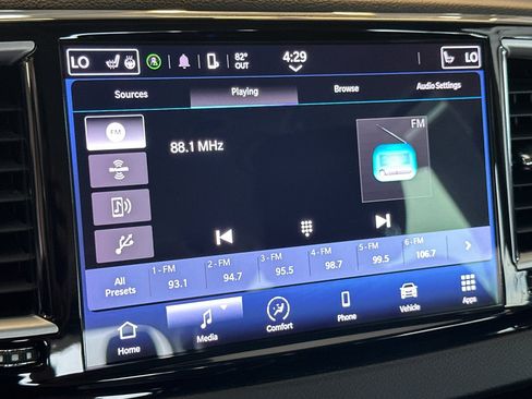Used 2023 Chrysler Pacifica Touring-L FWD image 18
