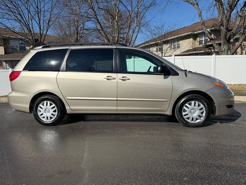 Used 2006 Toyota Sienna CE image 3