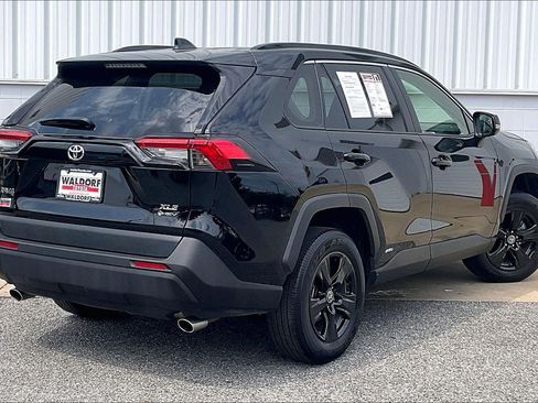 Used 2025 Toyota RAV4 XLE AWD/4WD image 17