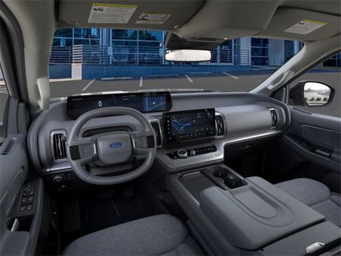 New 2025 Ford Expedition Active image 9