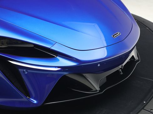 Used 2025 McLaren Artura Spider RWD image 33