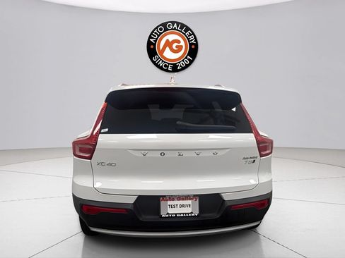 Used 2021 Volvo XC40 T5 Momentum w/ Premium Package AWD/4WD image 4
