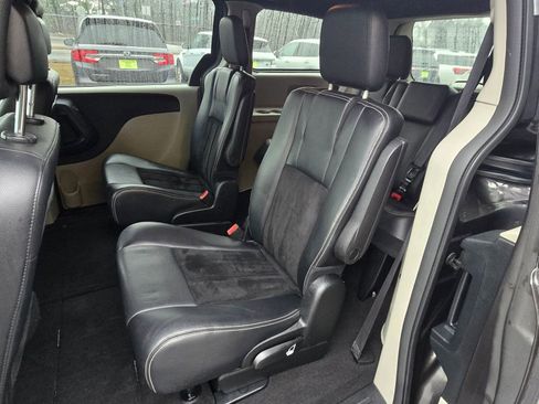 Used 2017 Dodge Grand Caravan SXT image 9